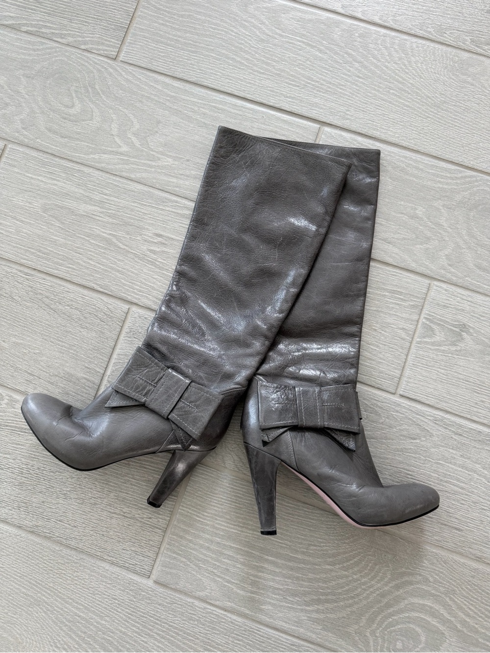 VALENTINO Leather Bow Heeled Boots Size 37 GUC